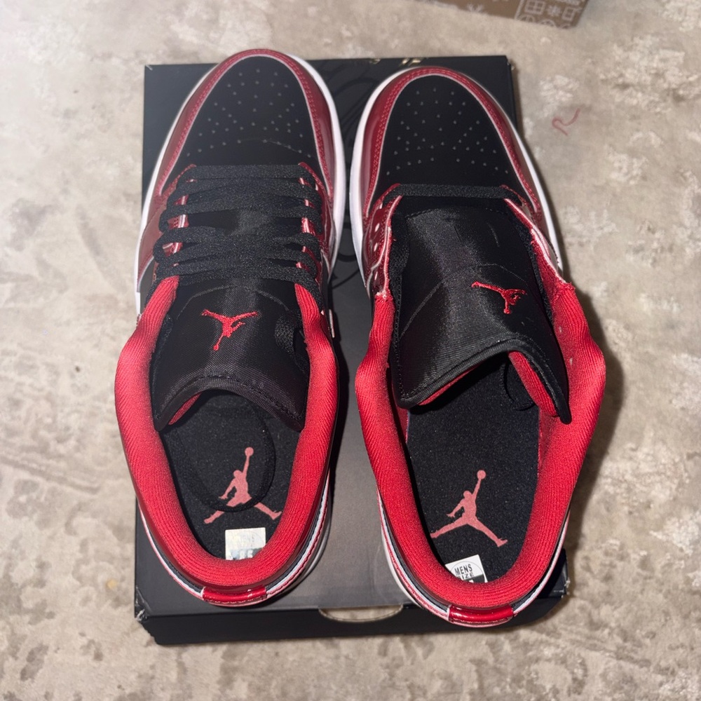 Jordan Men's Black and Red Athletic Sneakers